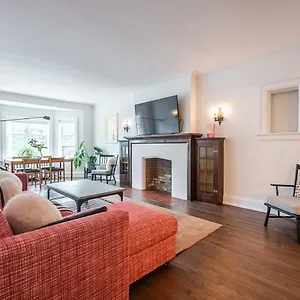 https://beautiful-and-spacious-luxury-home.hotelstorontoontario.org
