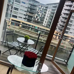 https://clarance-docks-apartment.yorkshirehotels.net